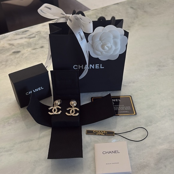 Brand New Chanel CC Earrings Full Inclusion AUTHENTIC with COA - Picture 6 of 7